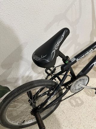 Bicicleta BMX Scorpion Negra