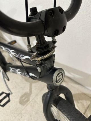 Bicicleta BMX Scorpion Negra