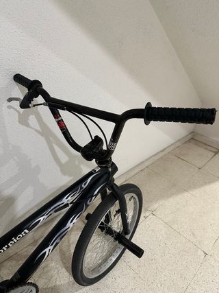 Bicicleta BMX Scorpion Negra