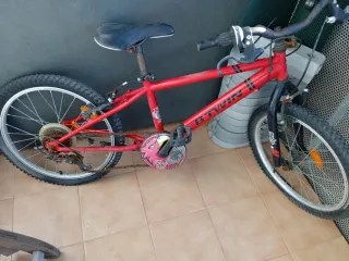 Bicicleta infantil B'TWIN roja