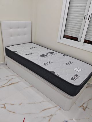 Canape + colchon + cabezal + mesitas