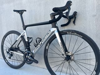 BICICLETA CARRETERA MEGAMO PULSE ELITE GRIS