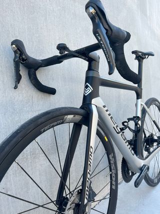 BICICLETA CARRETERA MEGAMO PULSE ELITE GRIS