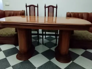 Mesa de comedor de madera maciza