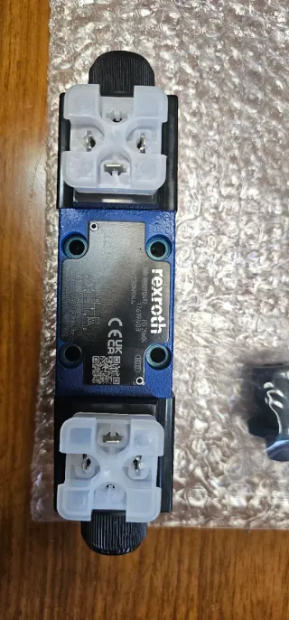 Válvula Rexroth R900912492 4WE6E62/EW230N9K4