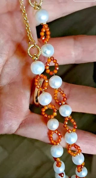 Collana perle bianche naturali e zirconi arancioni