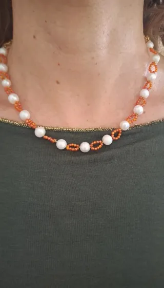 Collana perle bianche naturali e zirconi arancioni