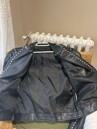 Cazadora Drole de Copine Paris bordada, con tachue