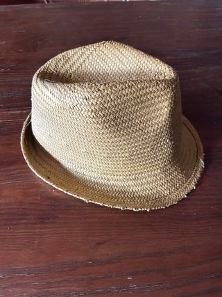 Sombrero de paja beige y marrón