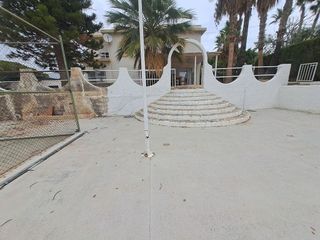 Chalet en venta en Peña de las Águilas en Elche