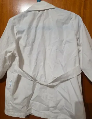 Grembiulino bimbo/a con auto da corsa