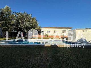 Chalet en venta en Montequinto en Dos Hermanas