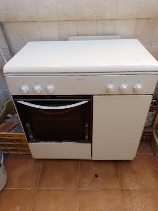 Cocina de gas blanca