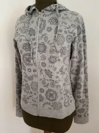 Sudadera con capucha y estampado floral