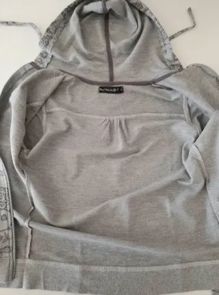 Sudadera con capucha y estampado floral