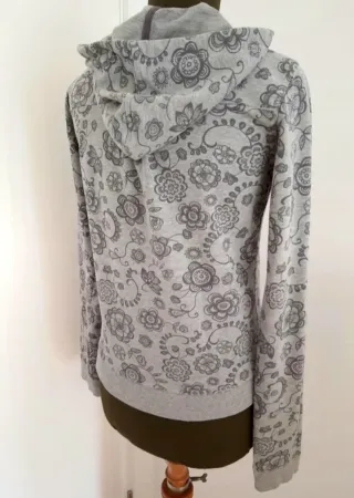 Sudadera con capucha y estampado floral