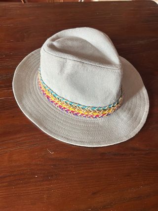 Sombrero vaquero denim azul con banda multicolor