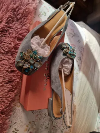 Sandalias Joya Alma en Pena de ante en azul bebé