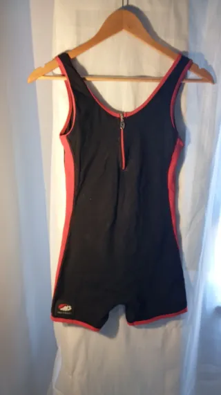 Mono deportivo IMS negro y rojo