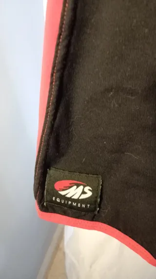 Mono deportivo IMS negro y rojo