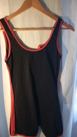 Mono deportivo IMS negro y rojo