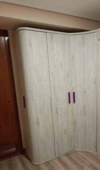 Armario ropero modular blanco y morado