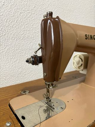 Máquina de coser Singer eléctrica vintage