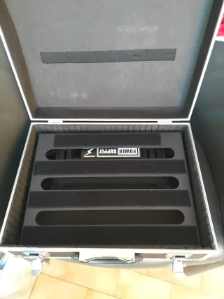 Pedalboard con custodia rigida