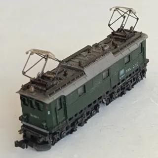 N locomotora ROCO analógica