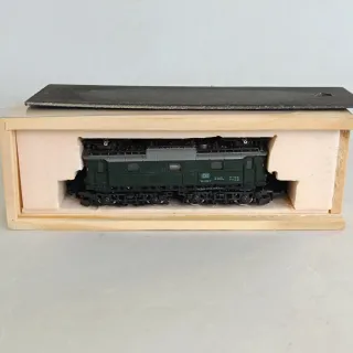 N locomotora ROCO analógica