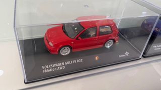 Miniatura VW Golf IV R32 1:43
