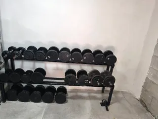 Mancuernero, Mancuernas y soporte remo en punta.