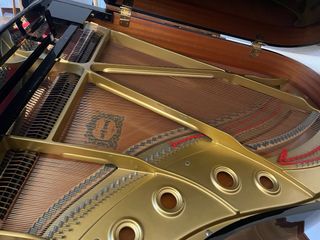 Piano de cola Yamaha C3 con sordina