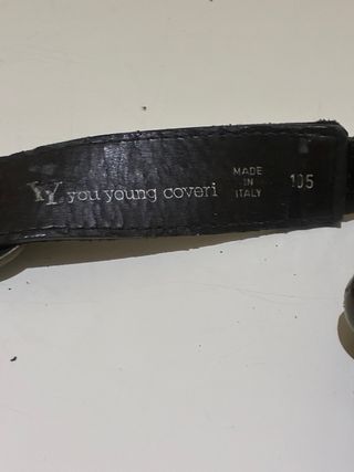 Cintura in pelle marrone con fibbia dorata