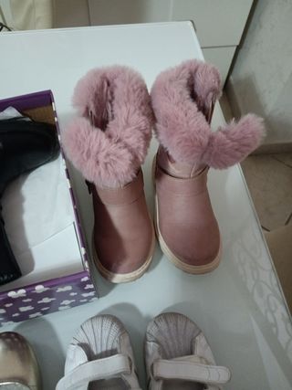 Set 5 scarpe bambina n.26 più uno sarà in regalo