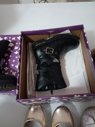 Set 5 scarpe bambina n.26 più uno sarà in regalo