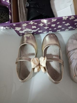 Set 5 scarpe bambina n.26 più uno sarà in regalo