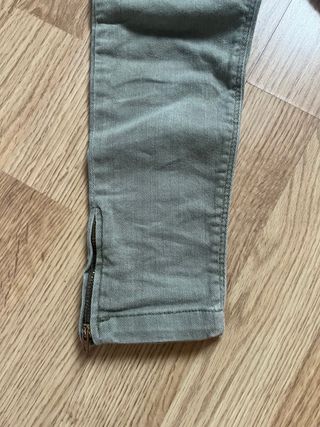 Pantalón niña verde con cremallera
