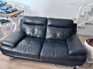 Sofá de piel negro