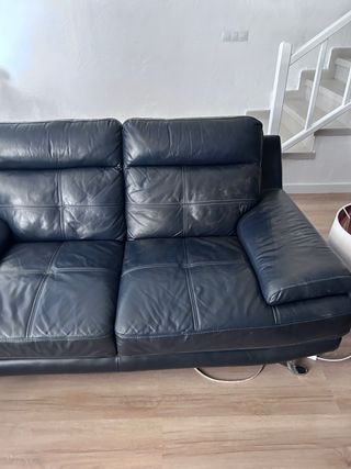 Sofá de piel negro