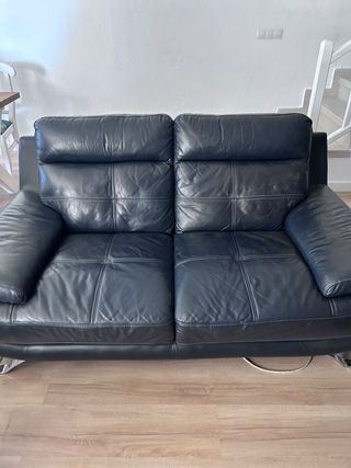 Sofá de piel negro