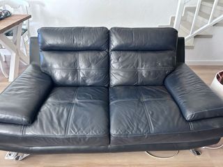 Sofá de piel negro