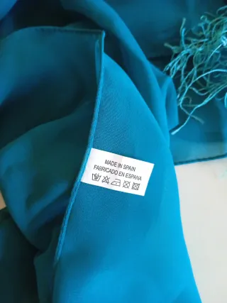 Pañuelo/fular turquesa con flecos