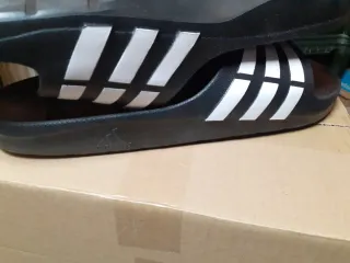 Chancletas Adidas Talla 18 (53 europeo) a estrenar