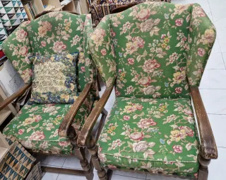 2 sillones y 1 puf floral
