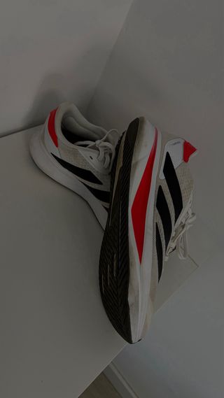 Zapatillas Adidas Blancas y Rojas