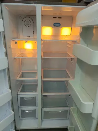 Nevera Americana marca Daewoo 180/90cm con garanti