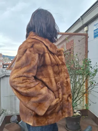 Abrigo piel sintética marrón