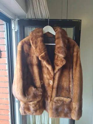 Abrigo piel sintética marrón