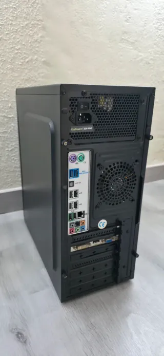 PC AMD FX8350 24GB RAM 480GB SSD Negro